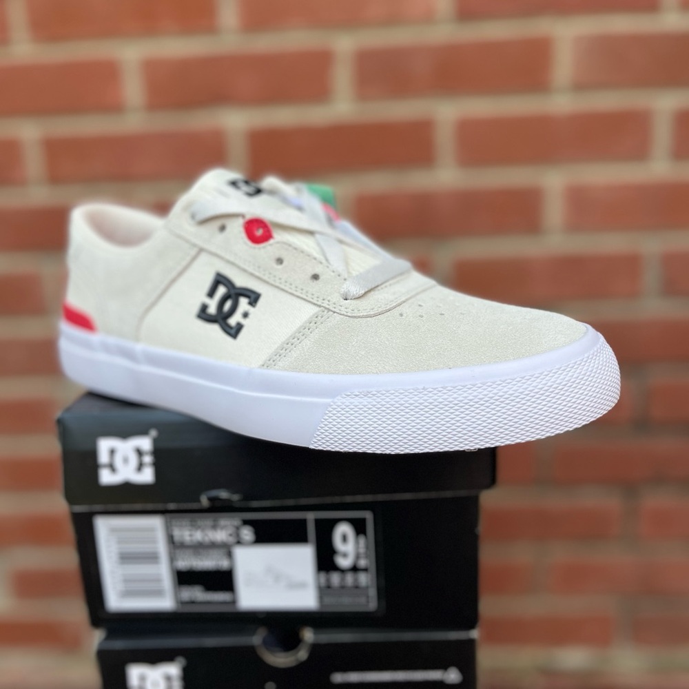 DC Teknic S***Off White Color-way***Size 9 true to size***Originally $90